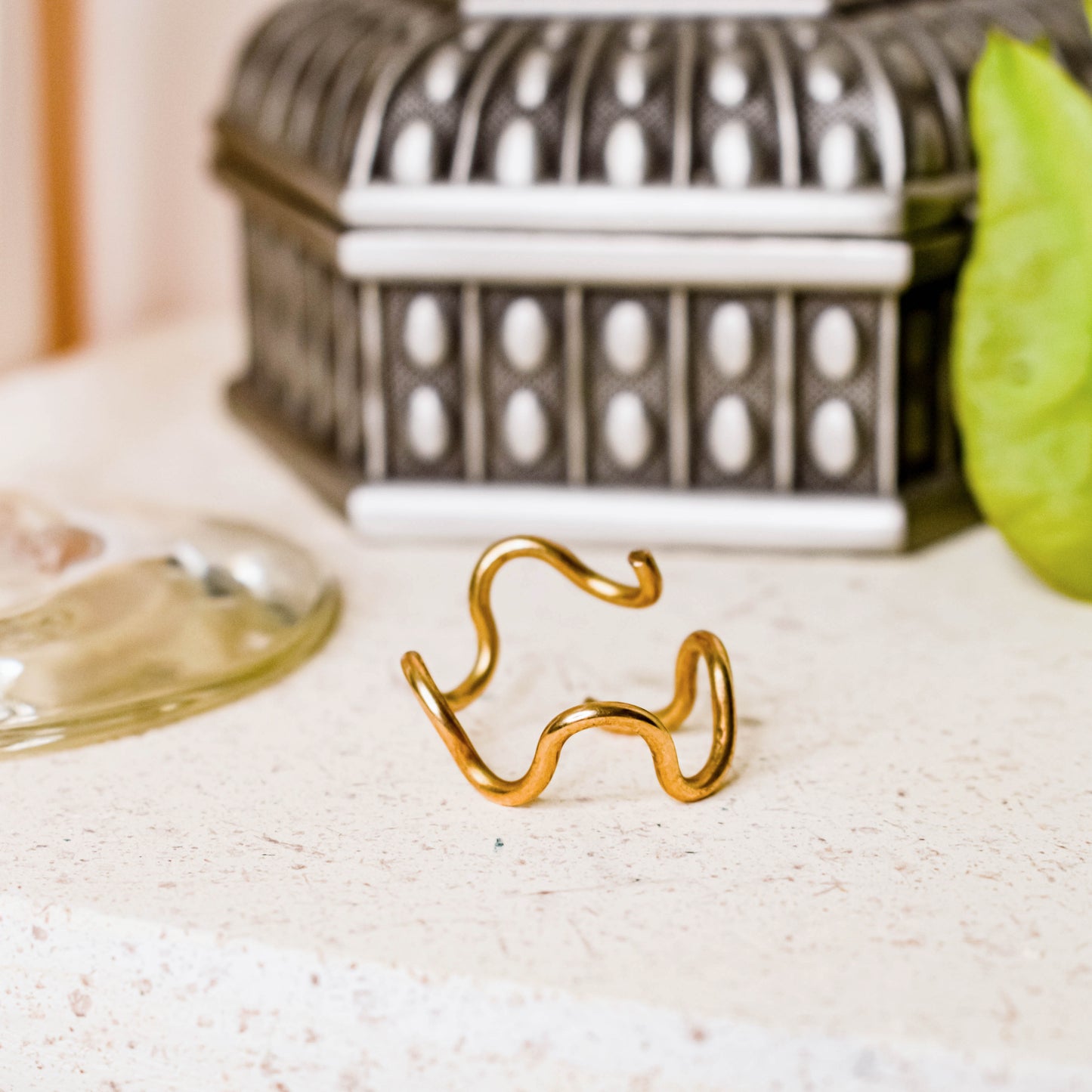 The Squiggle Ring